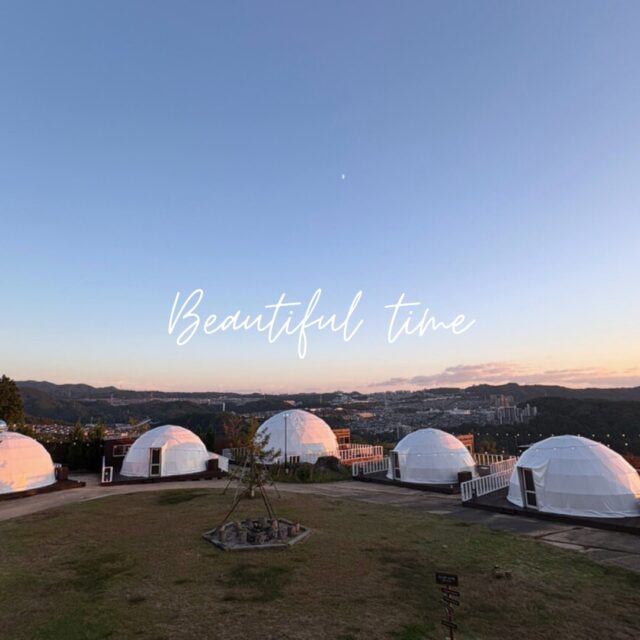 ☪︎

こんにちは、グランドーム神戸天空でございます😌
-----------------------------
皆様、いかがお過ごしでしょうか。
朝夕は少し肌寒いですが、お昼は過ごしやすいですよね。
グランドーム神戸天空では、秋キャンプを楽しまれる方が増えました✨
-----------------------------

皆様のご来場、スタッフ一同、心よりお待ちしております
詳しくはプロフィールリンク🔗よりHPへ

皆様のご来場、スタッフ一同、心よりお待ちしております。

#神戸天空リゾート
#グランドーム神戸天空
#銀河の湯
#神戸天空
#glampdome
#glampdomekobetenku
#glampdome_kobetenku
#glampdome神戸天空
#グランドーム神戸天空スパスイート
#グランピング
#サウナ
#サ活
#温泉
#天然温泉
#sauna
#glamping
#関西旅行
#兵庫旅行
#神戸旅行
#グランピング女子会
#手ぶらbbq
#犬同伴
#犬同伴可
#犬と泊まれる宿
#犬とお出かけ
#テントサウナ
#バレルサウナ
#温泉付きグランピング
#焚き火
#自然