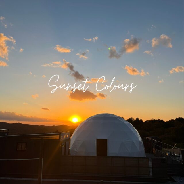☪︎

グランドーム神戸天空でございます！
-----------------------------

皆様いかがお過ごしですか？
今年ももう終わりが見えてきましたね、、
振り返ると楽しかった記憶や苦労した記憶、たくさんの思い出ができましたね！
グランドーム神戸天空でもドッグランができたり、イベントを開催したりと大変だったこともありますが新しいことに挑戦することが多い一年だったようなきがします。
楽しかった記憶も苦労した記憶もステップアップの証ですよね✨

残り少ない2025年、グランドーム神戸天空が皆様の素敵な思い出になりますように😁

-----------------------------

グランドーム神戸天空の星空はもちろん、夕日も綺麗に撮っていただけますよ📸

ご予約はプロフィールリンク🔗よりHPへ

皆様のご来場、スタッフ一同、心よりお待ちしております。

#神戸天空リゾート
#グランドーム神戸天空
#glampdomekobetenku
#グランピング
#天然温泉
#神戸旅行
#グランピング女子会
#犬と泊まれる宿
#犬とお出かけ
#バレルサウナ
#温泉付きグランピング
#自然
#グランピング関西
 #温泉