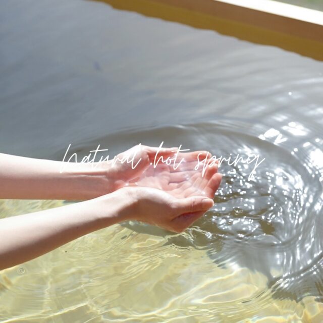 ᭄᭡

こんにちは！グランドーム神戸天空でございます！

凍えるような寒さが続いていますがいかがお過ごしでしょうか。
年末年始は家族でまったりしたり、久しぶりに友達に会ったり、旅行に出かけたりと、
たくさん楽しまれたかと思います✨

-----------------------------
グランドーム神戸天空には「スパスイートエリア」限定ですが、、
「ひのき風呂」がございます！
各棟250㎡のプライベート空間を確保！
長野から取り寄せた天然ひのき風呂となっております。
豊かな風景美と共に味わう効能豊かな美肌の湯をお楽しみいただけます。

また「スパスイートスイートドッグ」には、なんとわんちゃん専用のヒノキ風呂もございますよ🐶✨️
-----------------------------

皆様のご来場、スタッフ一同、心よりお待ちしております
詳しくはプロフィールリンク🔗よりHPへ

#神戸天空リゾート
#グランドーム神戸天空
#銀河の湯
#神戸天空
#glampdome
#glampdomekobetenku
#グランピング
#温泉
#天然温泉
#sauna
#神戸旅行
#グランピング女子会
#犬と泊まれる宿
#犬とお出かけ
#バレルサウナ
#温泉付きグランピング
#自然