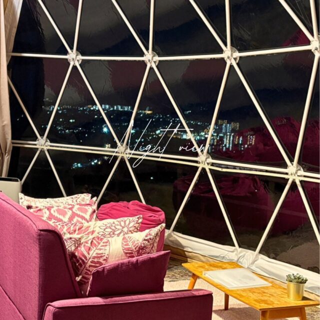 グランドーム神戸天空です❄️✨
2026年もあっという間に1ヵ月が過ぎましたが、皆さまいかがお過ごしでしょうか。

この冬、【ベーシックドーム】全11棟の張替えを行いました✨

窓越しの景色が、以前よりもぐっと澄んで、
神戸の夜景をより美しくお楽しみいただけます🌃

空気が澄み渡る冬は、夜景がいちばん輝く季節。
特別な時間を、グランピングで過ごしてみませんか？

皆さまのご来場を、スタッフ一同心よりお待ちしております。
詳しくはプロフィールのリンク🔗よりHPへ

#神戸天空リゾート
#グランドーム神戸天空
#glampdomekobetenku
#グランピング
#天然温泉
#神戸旅行
#犬と泊まれる宿
#犬とお出かけ
#バレルサウナ
#温泉付きグランピング
#自然
#グランピング関西
#温泉