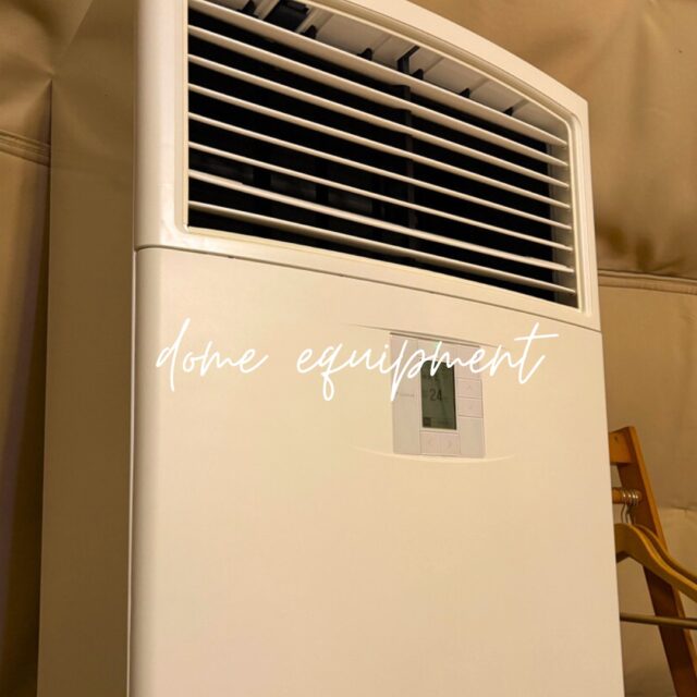 ❄️グランドーム神戸天空です❄️
寒い日が続いていますが、皆さまいかがお過ごしでしょうか？

寒くなると、
「外に出るのがちょっと億劫…」
そんな気持ちになりますよね。

そこで✨
この冬、ベーシックドーム11棟に大型エアコンを導入しました！

目指したのは
**「寒くないグランピング」**🏕️

外気温が −5℃ でも
お部屋の中は 16〜17℃ をキープ🌡️
なんと温度差 約20℃以上！

ぬくぬく快適なお部屋で、
冬ならではの特別なグランピングを楽しみませんか？🔥

この冬はぜひ
あったかグランピングを体験してください☺️
-----------------------------

皆様のご来場、スタッフ一同、心よりお待ちしております
詳しくはプロフィールリンク🔗よりHPへ

#神戸天空リゾート
#グランドーム神戸天空
#glampdomekobetenku
#グランピング
#天然温泉
#神戸旅行
#犬と泊まれる宿
#犬とお出かけ
#バレルサウナ
#温泉付きグランピング
#自然
#グランピング関西
#温泉