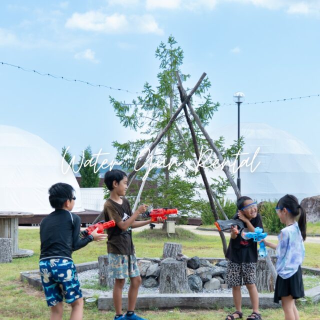 🌻まだまだ夏を楽しもう！🌻
＼ ウォーターガンで思いっきり水遊び🔫💦 ／

9月に入っても、まだまだ暑い日が続いていますね☀️

グランドーム神戸天空では、夏季イベントとして
ウォーターガンのレンタルを実施中です✨

無料で楽しめるものから、
かっこいい電動ウォーターガンまで種類もいろいろ！

お気に入りのウォーターガンを選んで、
専用エリアで思いっきり水遊びを楽しもう💦🌿

🔫 ウォーターガンの種類
・電動連射モデル
・自動給水モデル
・背負い式タンクタイプ
・ハンドガンタイプ
※一部有料
※数に限りがございます

━━━━━━━━━━━━━━━

🕐 ご利用時間
13:00～20:00
（1回60分レンタル）
※混雑状況により延長可能

💰 レンタル料
無料（一部有料あり）

📍 会場
グランピングエリア 芝生広場
（専用エリア内）

📅 ご予約
不要！
※ご宿泊またはデイグランピングをご利用のお客様限定

━━━━━━━━━━━━━━━

⚠️ ご利用の際のお願い ⚠️

✔️ 水遊びは専用エリア内でお楽しみください
✔️ 走り回るなど危険な行為はご遠慮ください
✔️ 小さなお子さまは保護者の方と一緒にご参加ください
✔️ 濡れた床は滑りやすいため、足元にご注意ください
✔️ 濡れた衣服で館内へ入ることはご遠慮ください
✔️ 濡れてもよい服装・お着替え・タオルをご用意ください

━━━━━━━━━━━━━━━

#グランドーム神戸天空
#銀河の湯
#神戸天空
#glampdome
#glampdome神戸天空
#グランドーム神戸天空スパスイート
#グランピング
#サウナ
#サ活
#温泉
#天然温泉
#sauna
#glamping
#自然界隈
#犬と泊まれる宿
#神戸夜景
#テントサウナ
#バレルサウナ
#旅游
#夜景キャンプ
#神戸夕日